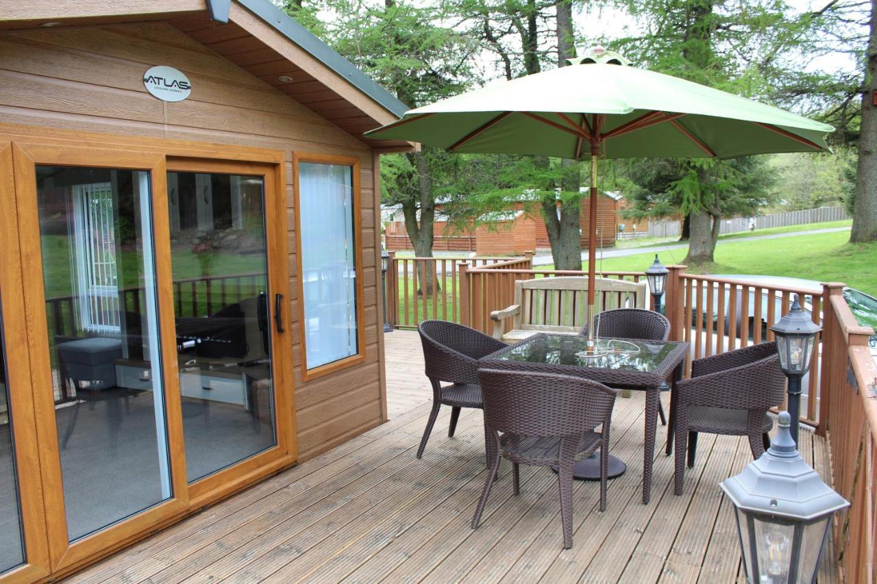 Lazy Days Lodge Glendevon Exteriör bild