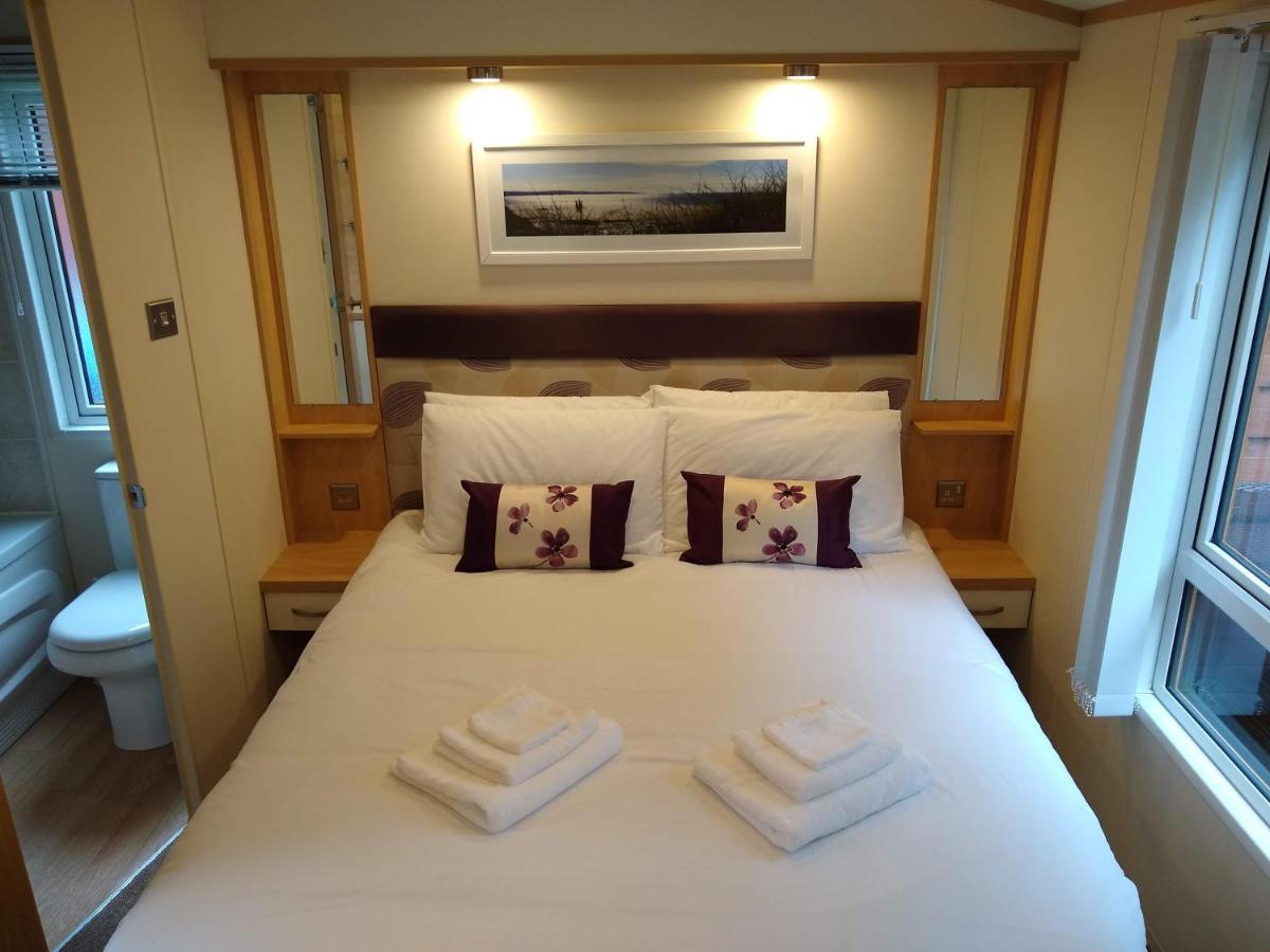 Lazy Days Lodge Glendevon Exteriör bild