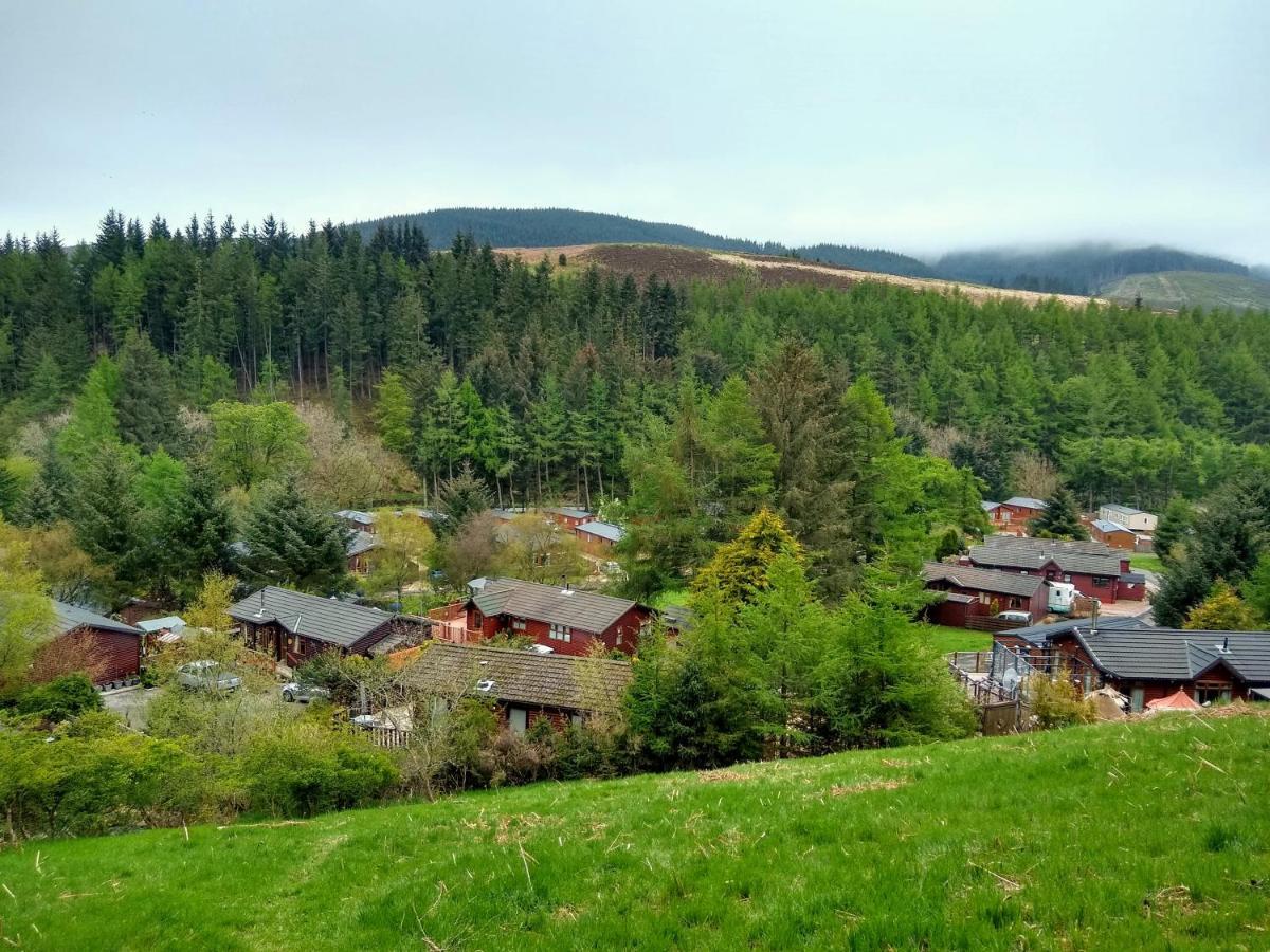 Lazy Days Lodge Glendevon Exteriör bild